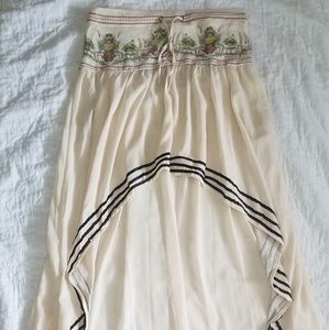 Cute, high- low,  lightweight skirt